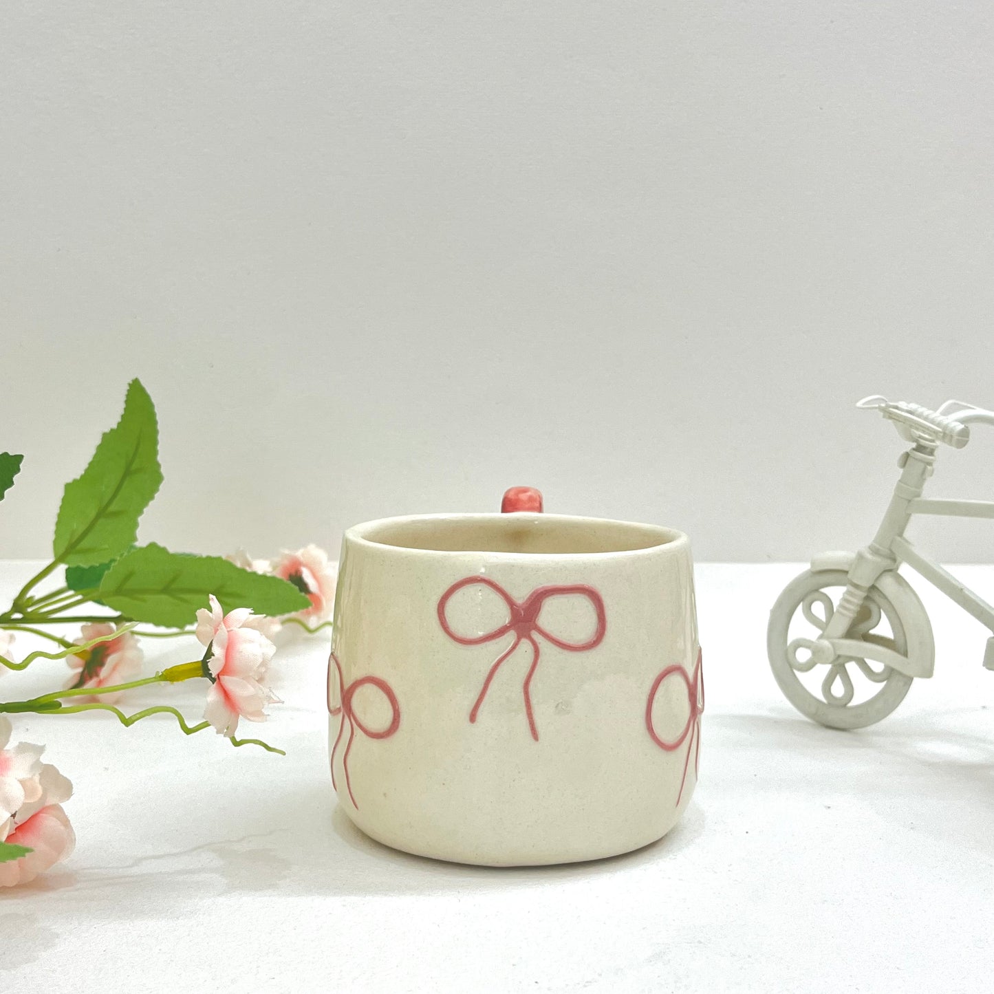 Ceramic Embossed Bow Mug Pink