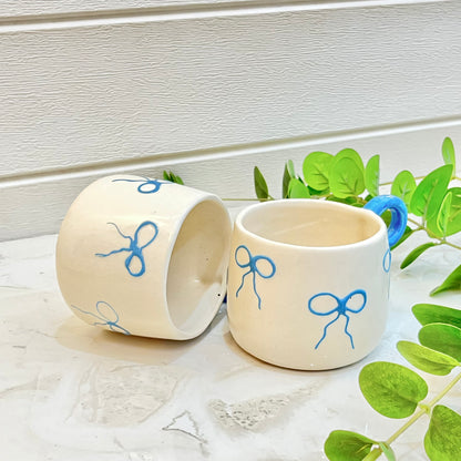 Ceramic Embossed Bow Mug Blie