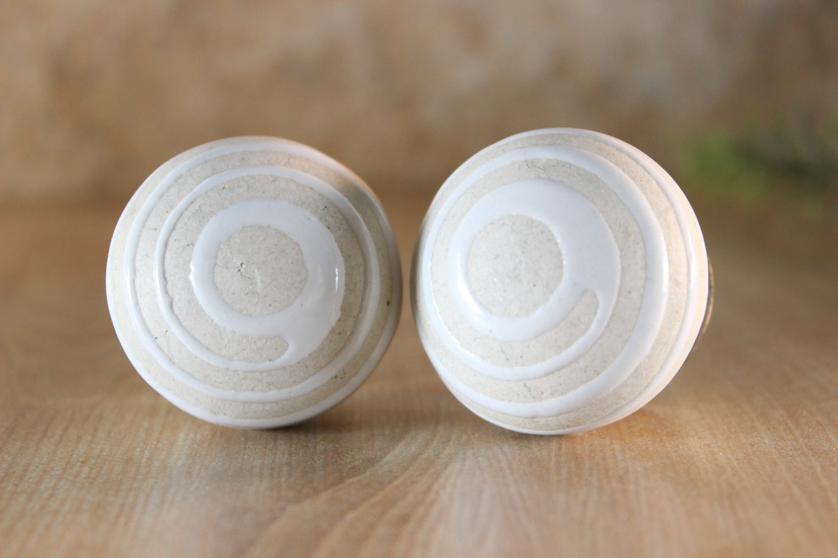 Ceramic Spiral Knobs White Set of 2